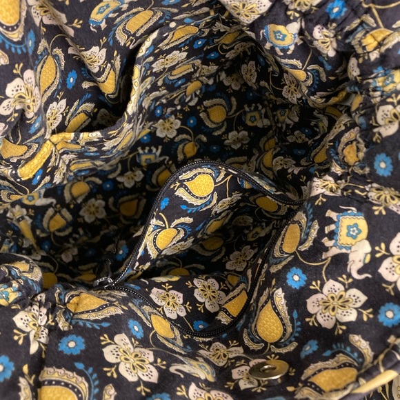 Vera Bradley Bag. - Picture 7 of 8